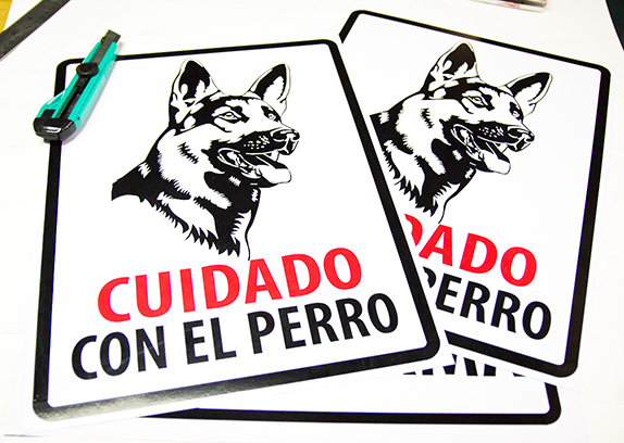 Cuidado con el perro! ⚠️ ¿Es obligatorio poner el cartel en España?